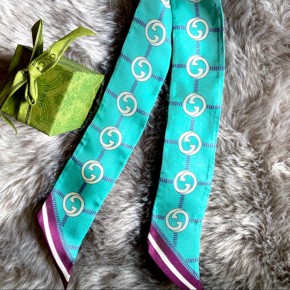GUCCI Silk neck bow with interlocking G print